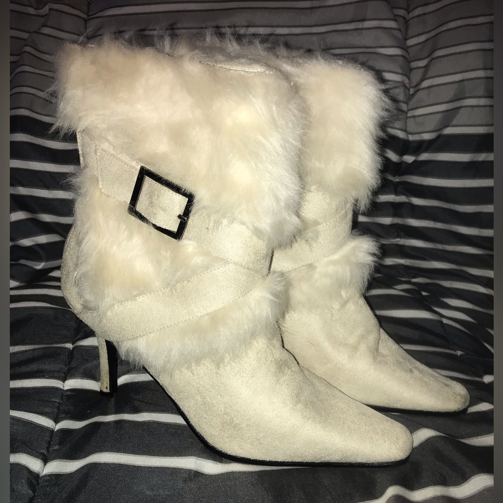 Pierre Dumas Cream Colored, Strapped, Faux Fur Ankle Boots with Heel sz 9